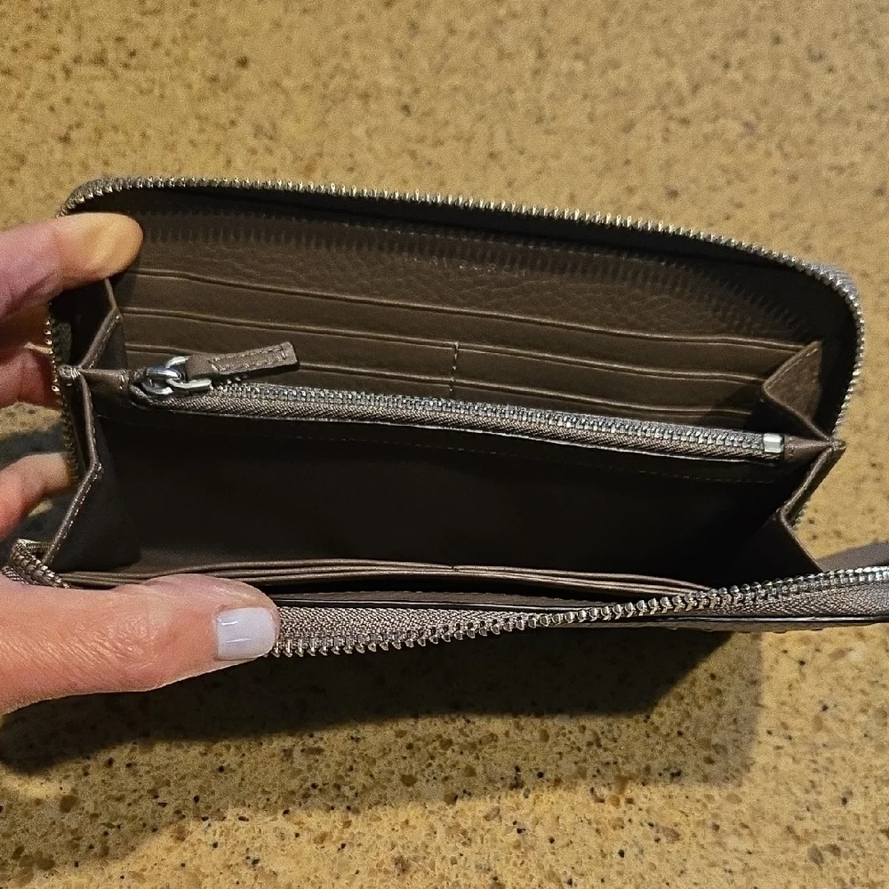 New Tory Burch McGraw Zip Wallet - Picture 3 of 9